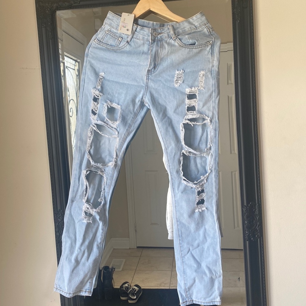 Women’s NWT distressed light blue ripped torn denim jeans SIZE SMALL